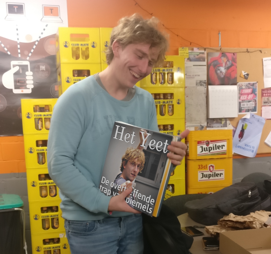 robbe-met-plaat.jpg robbe-met-plaat.jpg